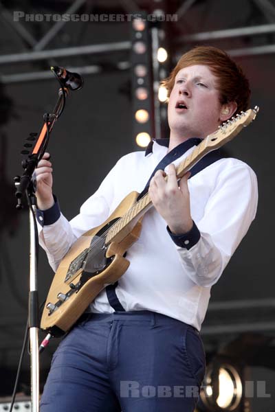 TWO DOOR CINEMA CLUB - 2010-08-28 - SAINT CLOUD - Domaine National - Scene de la Cascade - 